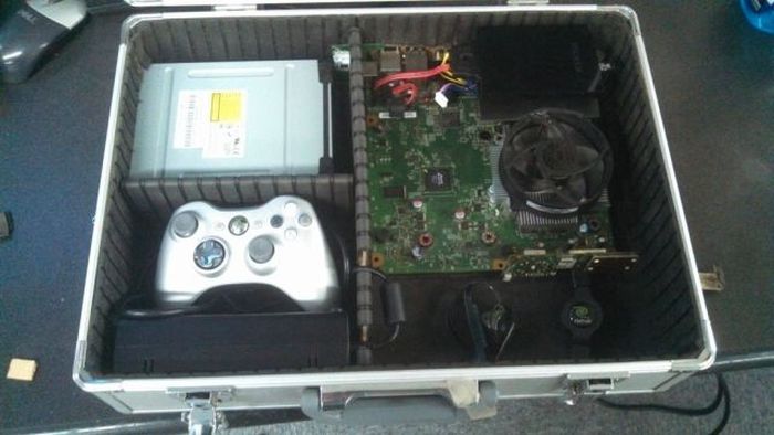 Custom-Made Xbox Briefcase (26 pics)