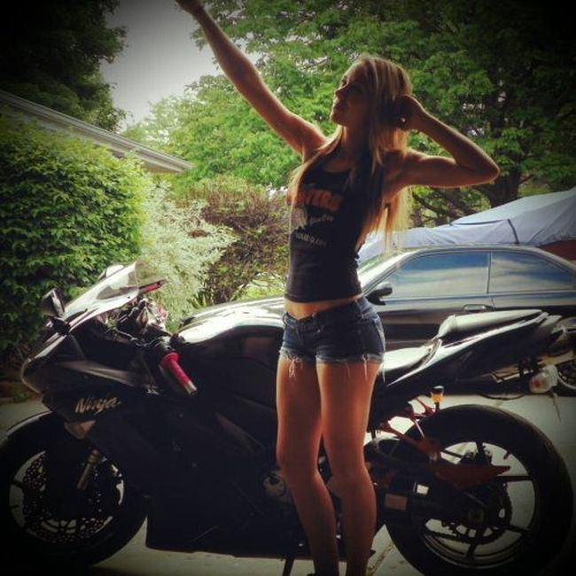 Girls in Shorts (36 pics)