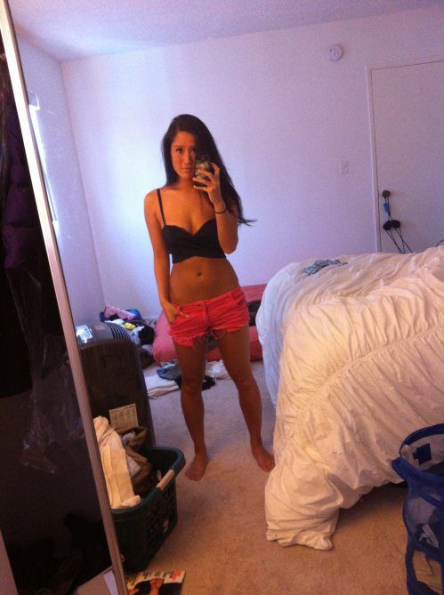 Girls in Shorts (36 pics)