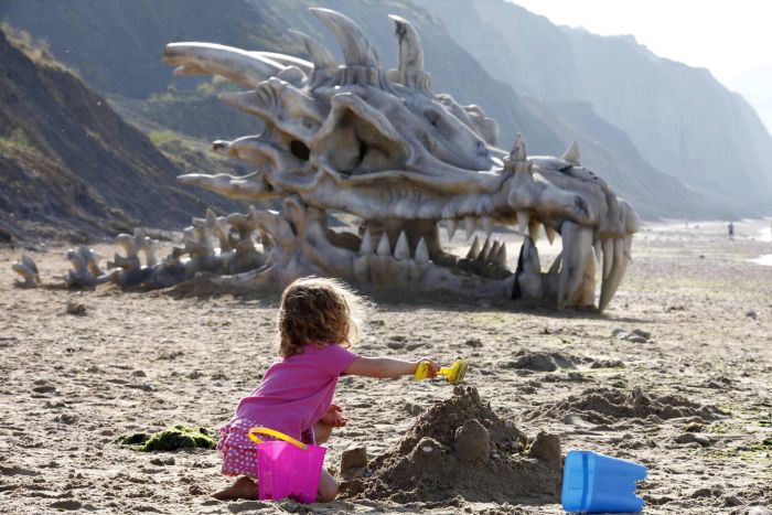 Huge Dragon Head (4 pics)
