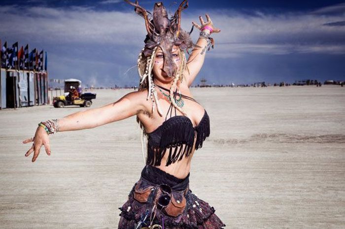 Pretty Girls of Burning Man (25 pics)