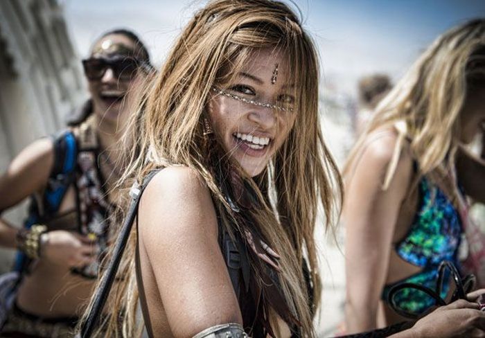 Pretty Girls Of Burning Man 25 Pics-7285