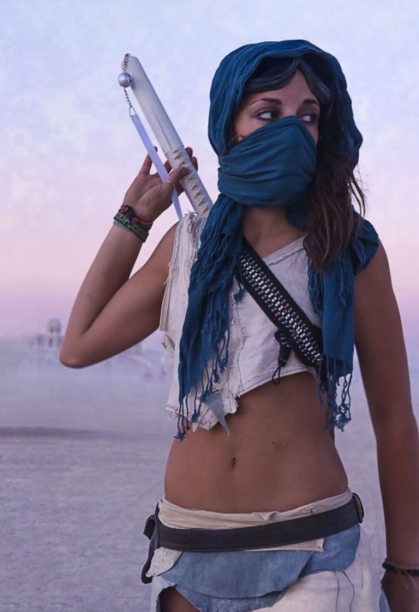 Pretty Girls of Burning Man (25 pics)