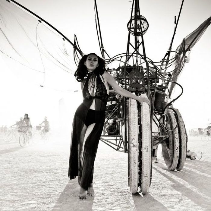 Pretty Girls of Burning Man (25 pics)