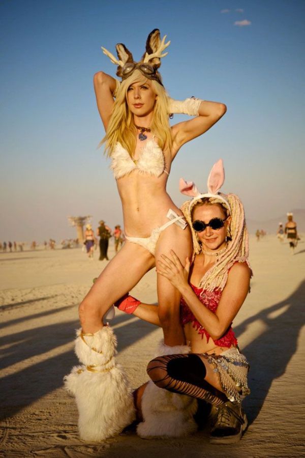 Pretty Girls of Burning Man (25 pics)