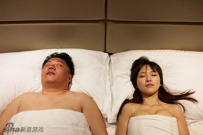 Geeky Gamer and His Girlfriend (22 pics)