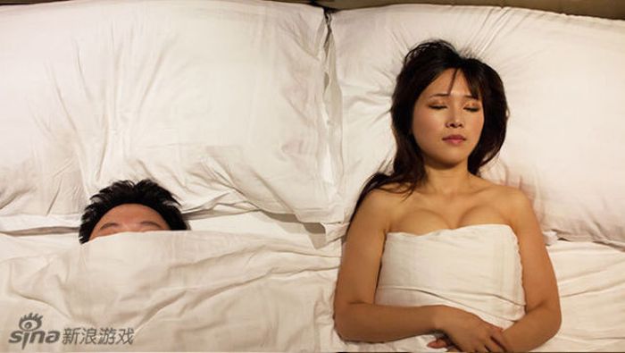 Geeky Gamer and His Girlfriend (22 pics)