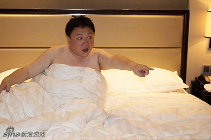Geeky Gamer and His Girlfriend (22 pics)