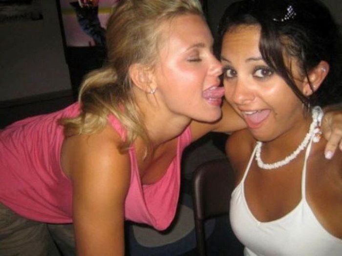 Girls Have Fun (73 pics)