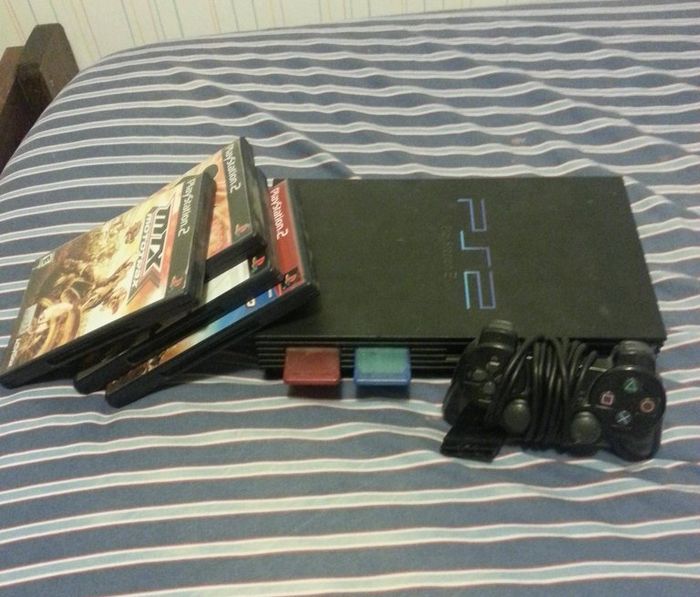 PS2 with a Surprise (6 pics)