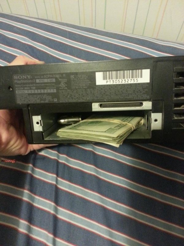 PS2 with a Surprise (6 pics)