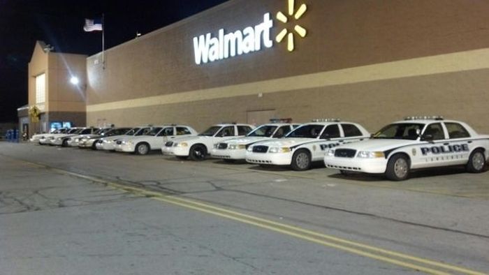 Amusing Walmart (23 pics)