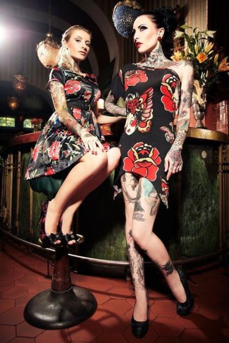 Hot Girls with Tattoos (57 pics)