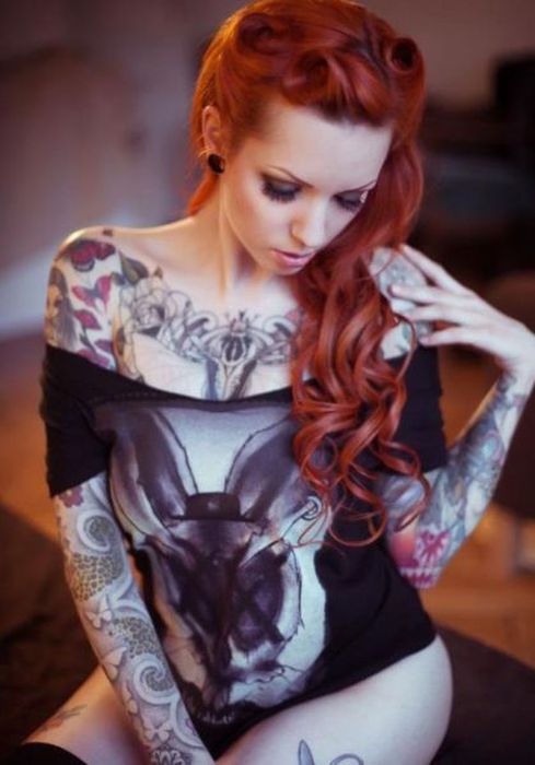 Hot Girls with Tattoos (57 pics)