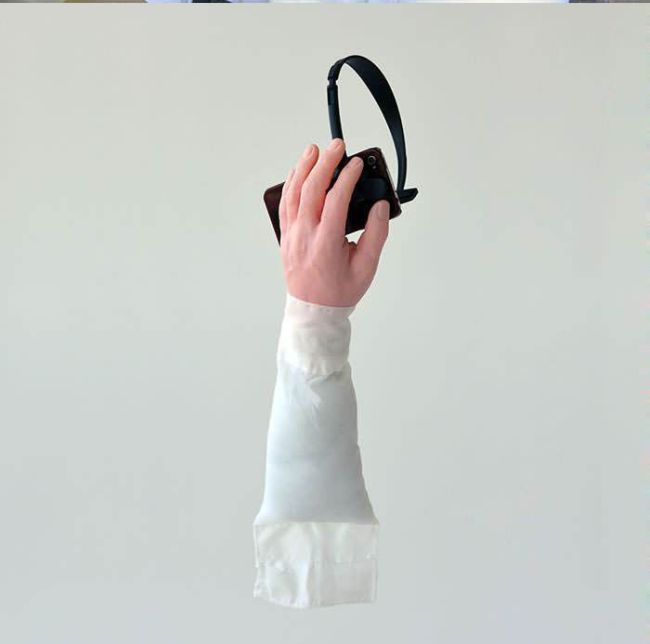 Weird Hands Free Device (3 pics)