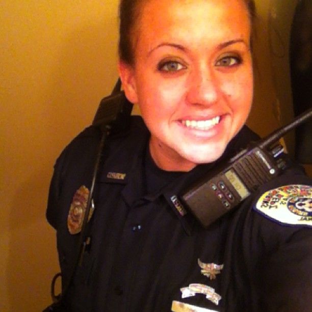 Female Cops (13 pics)