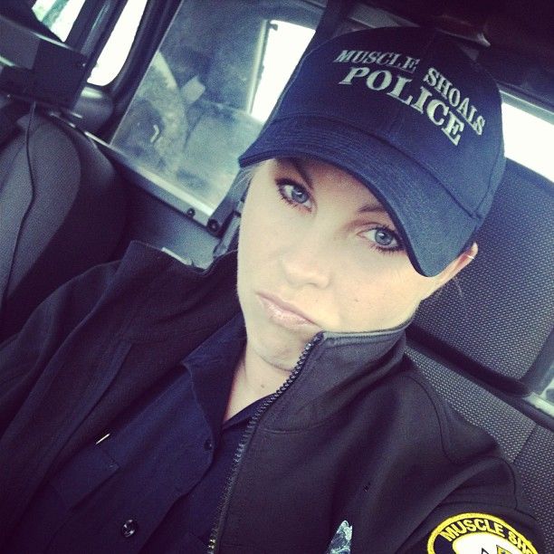 Female Cops (13 pics)