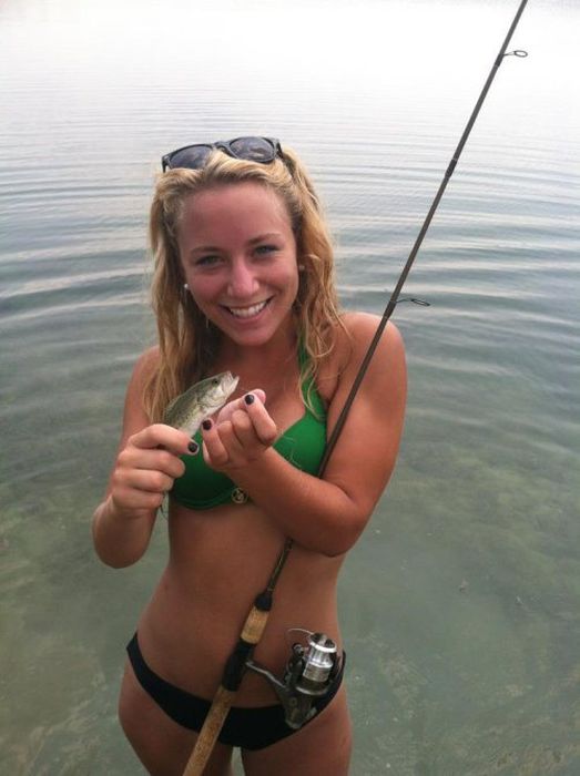 Cute Girls Fishing (37 pics)