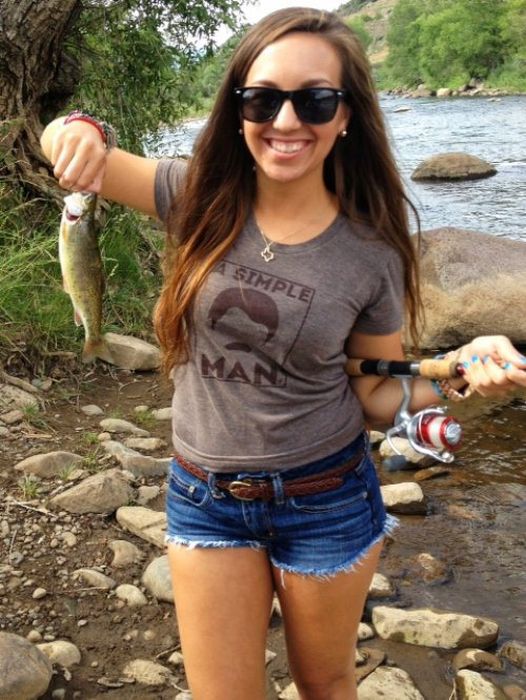 Cute Girls Fishing (37 pics)