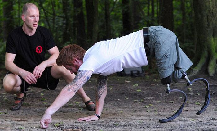 Double Amputee Soldier to Tackle Race from Hell (13 pics)