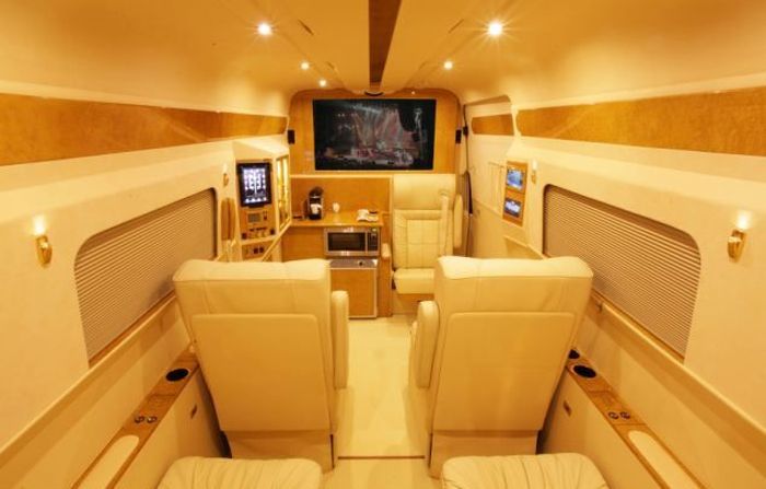 Luxury Van (9 pics)