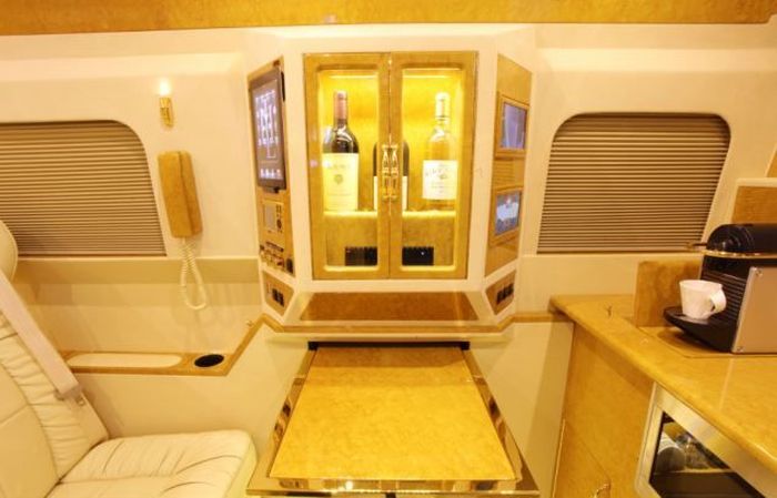 Luxury Van (9 pics)