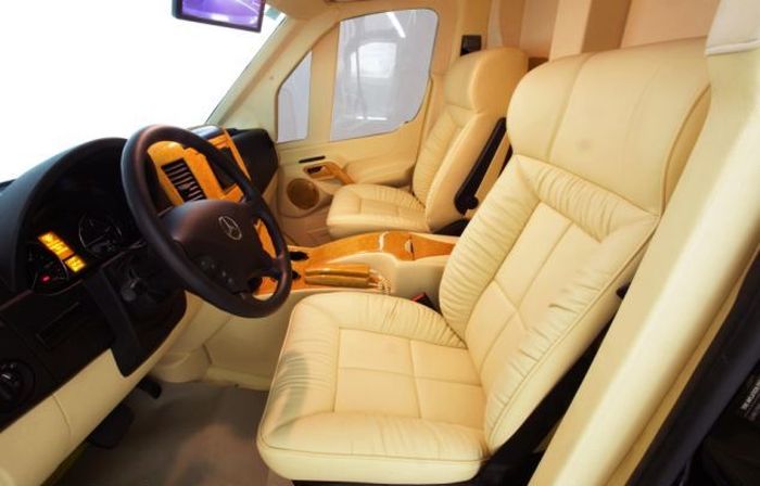 Luxury Van (9 pics)