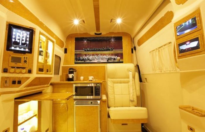 Luxury Van (9 pics)