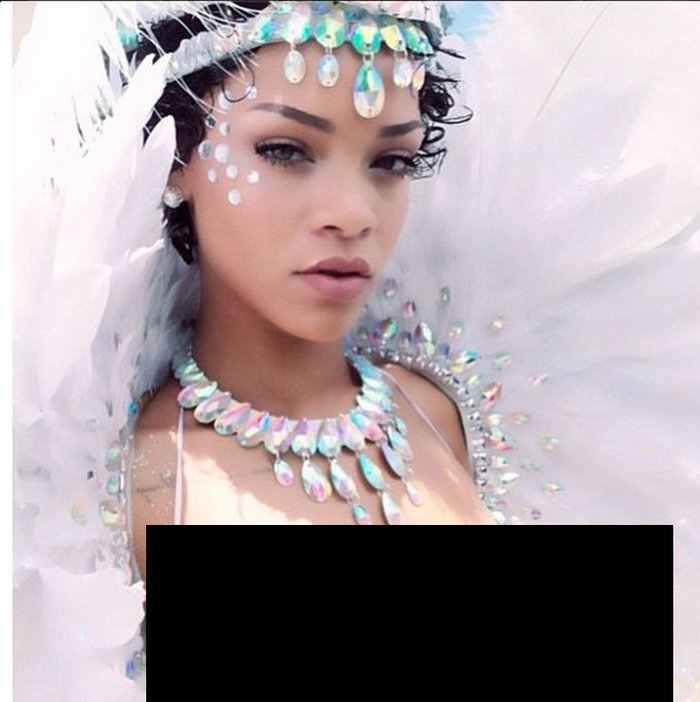 Rihanna in a Sexy Bra (9 pics)