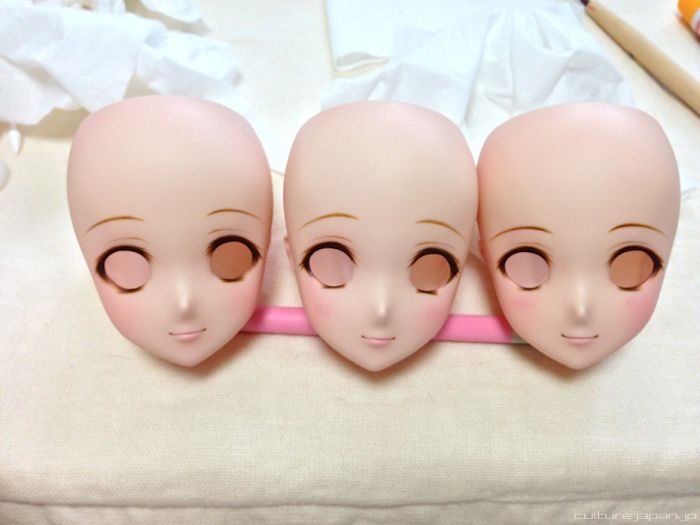 Guy Builds an Anime Doll (43 pics)