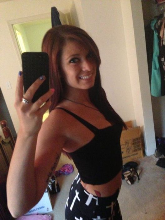 Mirror Selfies (46 pics)