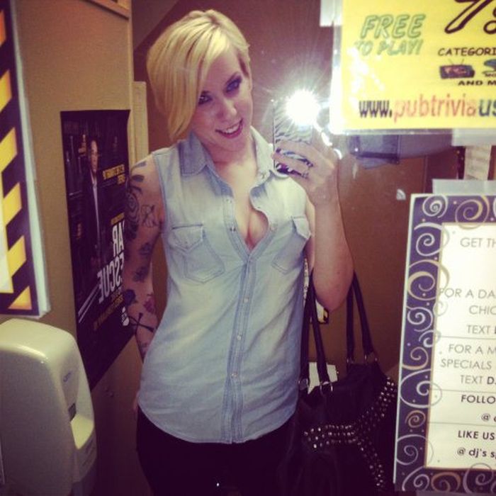 Mirror Selfies (46 pics)