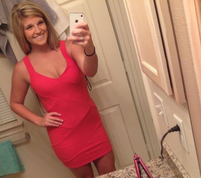 Mirror Selfies (46 pics)