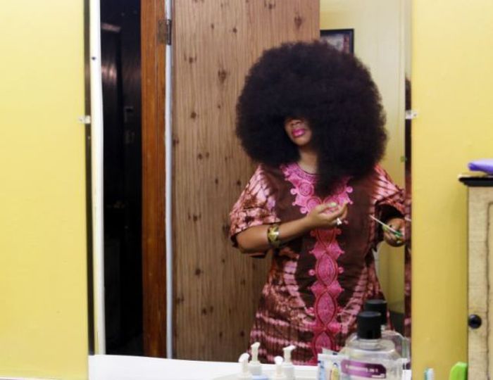 Aevin Dugas. The World's Largest Afro (23 pics)