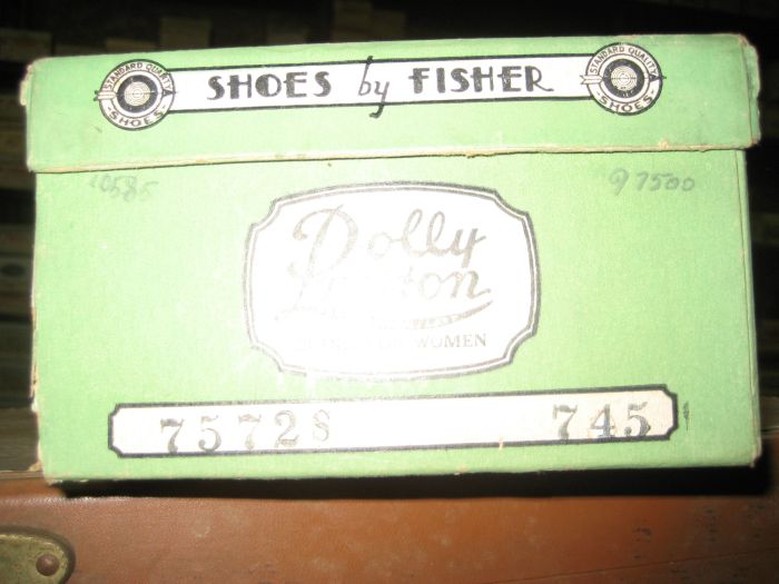 Vintage Family Shoe Store (32 pics)