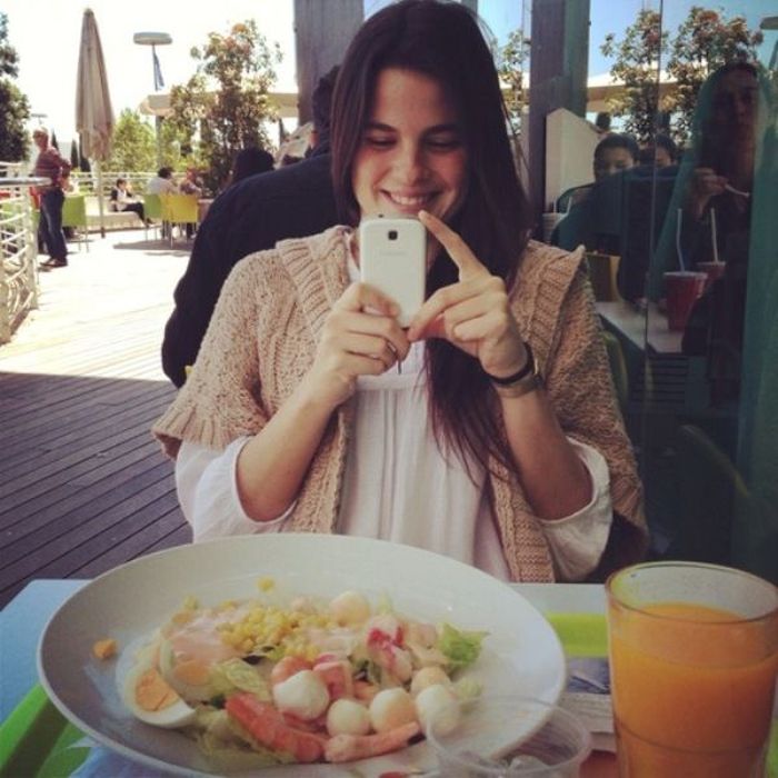 People Instagramming Food (55 pics)