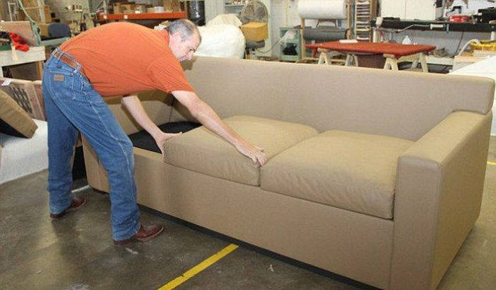 Couch with a Secret (6 pics)