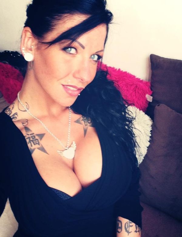 Tattoo Girls (40 pics)