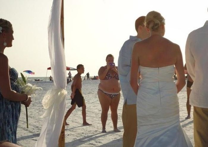 Wedding Photobombs (47 pics)