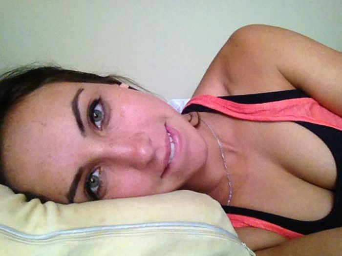 Beauties in the Bed (34 pics)