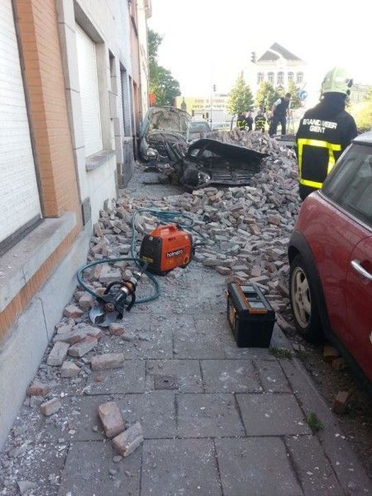 Cars Demolished by a Brick Wall (11 pics)