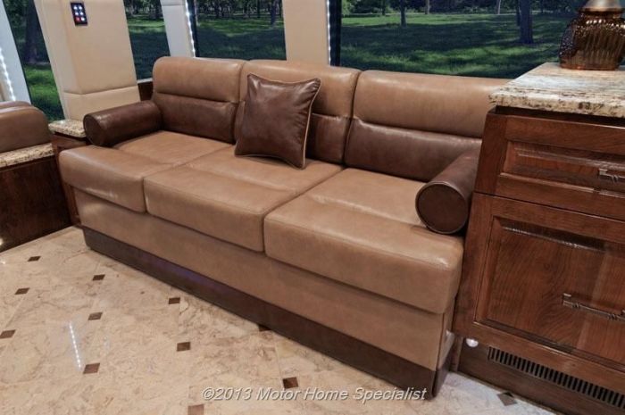 Luxury Motorhome "The Oasis" (126 pics)