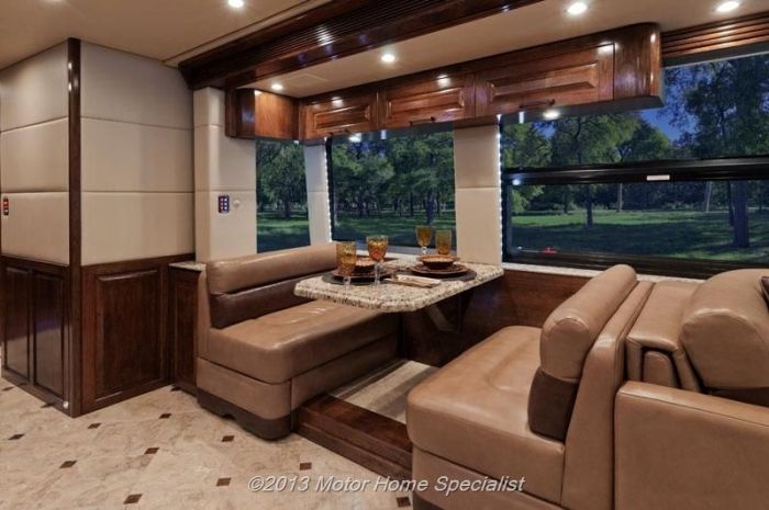 Luxury Motorhome "The Oasis" (126 pics)
