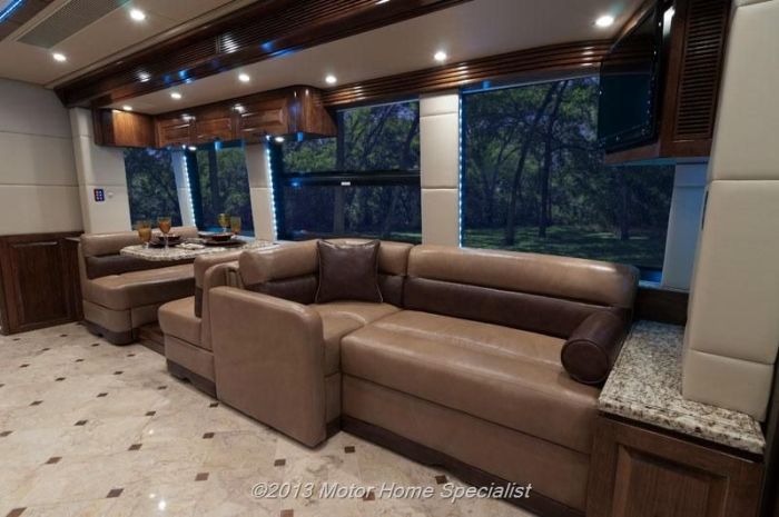 Luxury Motorhome "The Oasis" (126 pics)