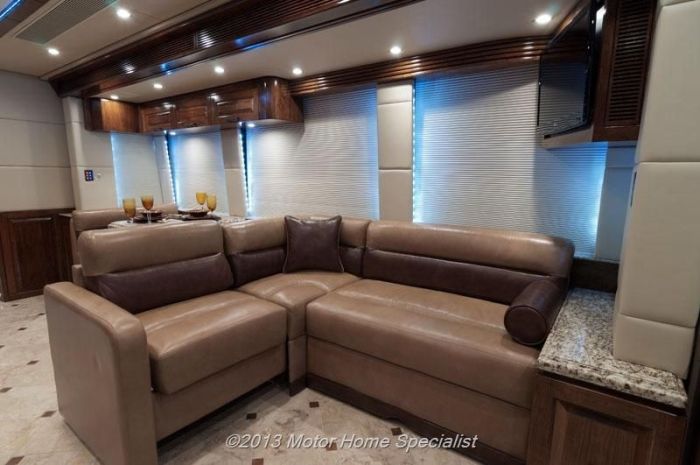 Luxury Motorhome "The Oasis" (126 pics)