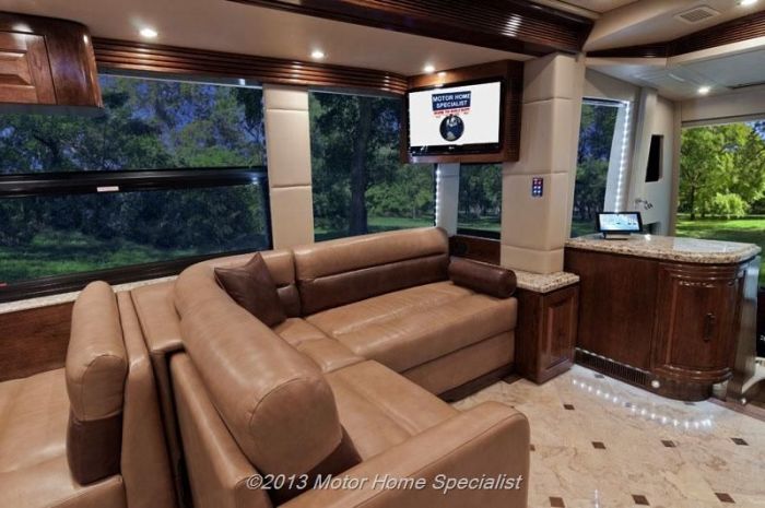Luxury Motorhome "The Oasis" (126 pics)