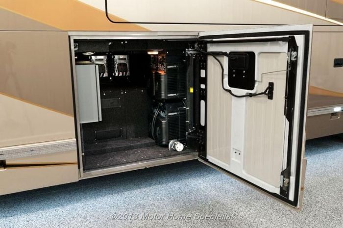 Luxury Motorhome "The Oasis" (126 pics)