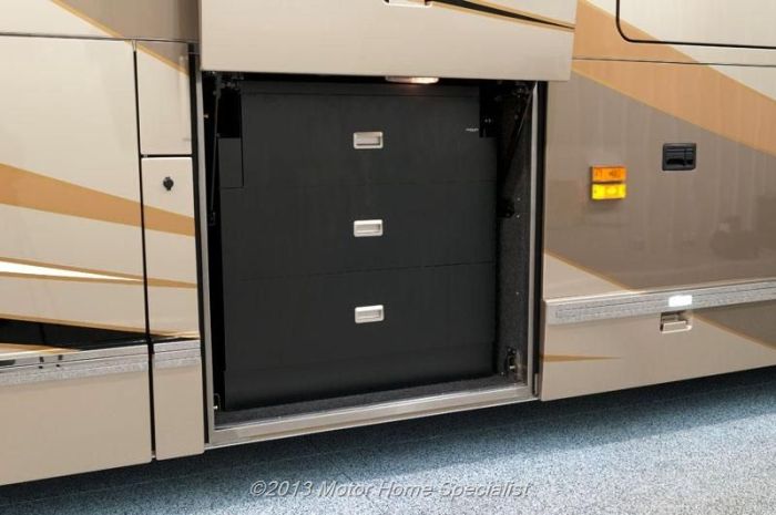 Luxury Motorhome "The Oasis" (126 pics)