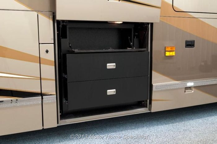 Luxury Motorhome "The Oasis" (126 pics)