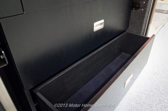 Luxury Motorhome "The Oasis" (126 pics)